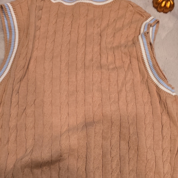 Juniors Cable Knit Sweater Vest with Embroidery - Picture 4 of 4